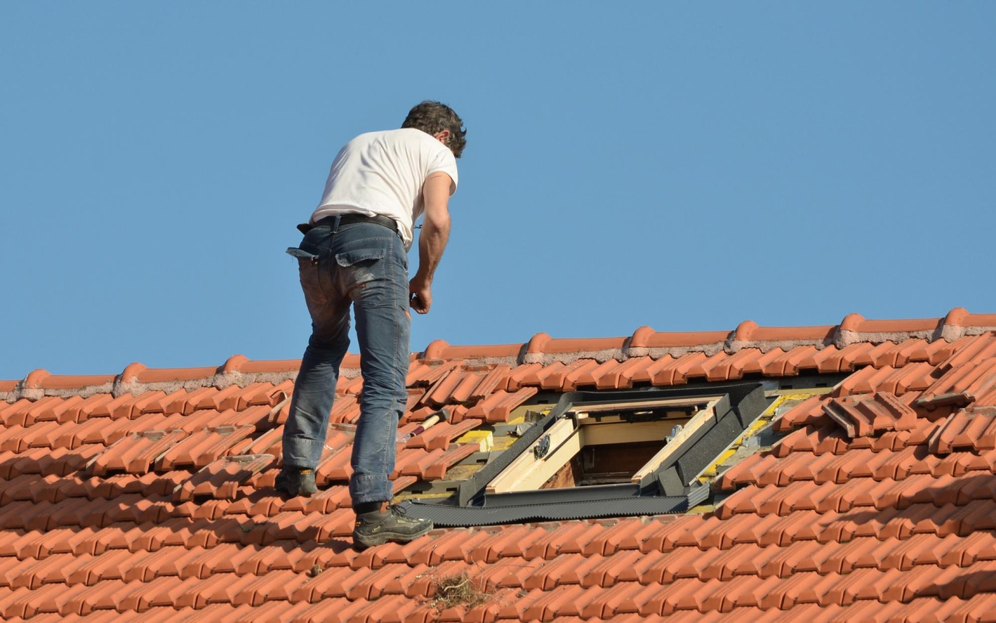 artisan couvreur en pose de velux